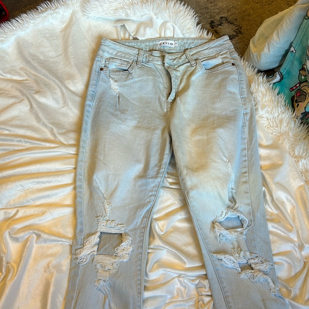 NWOT (washed but never worn) women’s distressed skinny jeans by Cello size 9